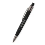 Penna personalizzata in alluminio riciclato soft touch nera con area per il tuo logo