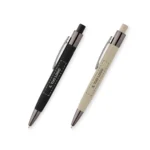 Penna personalizzata in alluminio riciclato con finitura soft touch, colori tortora e nero, con area per il tuo logo